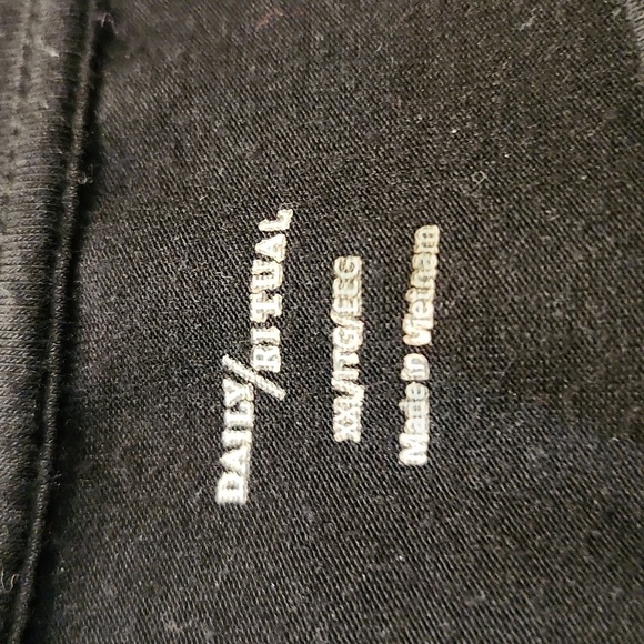 Daily Ritual Sleeveless Scoop Neck Top - Picture 4 of 5